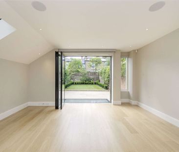 A beautiful five bedroom house on Balliol Road - Photo 1