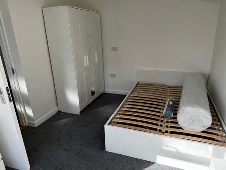 5 bedroom semi-detached house to rent - Photo 3