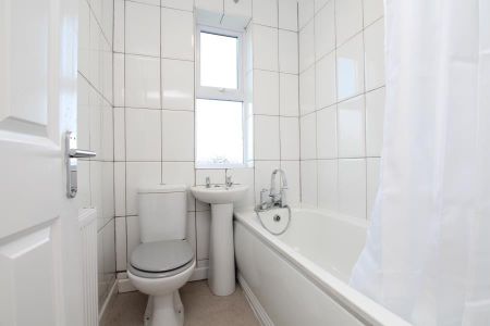 2 bedroom maisonette to rent - Photo 5