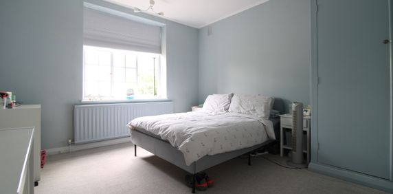 1 Bed Flat, St. Cyprians Street, SW17 - Photo 2