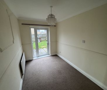 Larch Road, Corby - Photo 2