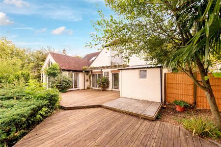 5 bedroom detached house to rent - Photo 2