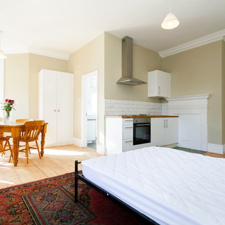 Studio Flat, Green St, E13 - Photo 4