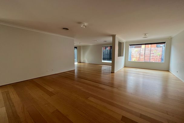 Spacious Family Home with Double Living Areas in Prime Lynbrook Location - Photo 1