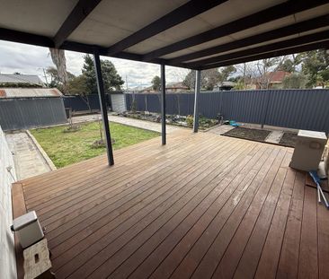 4 BEDROOM RENOVATED HOME! - Photo 6