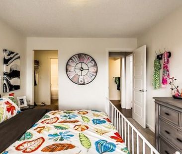 2 Bedroom Townhouse W/ Attached Garage For Rent In Airdrie! - Photo 4