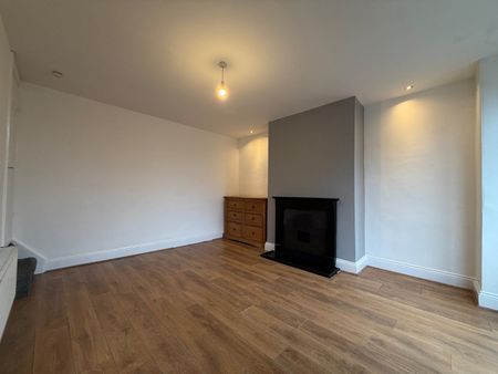 2 Bed Terraced House, Brooklyn Terrace, LS12 - Photo 2