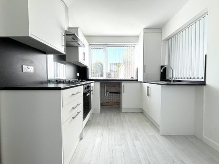 Tyersal Close, Bradford - Photo 2