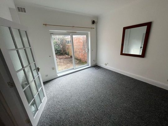 1 Bedroom Flat / Apartment - Atherley Road, Southampton - Photo 1