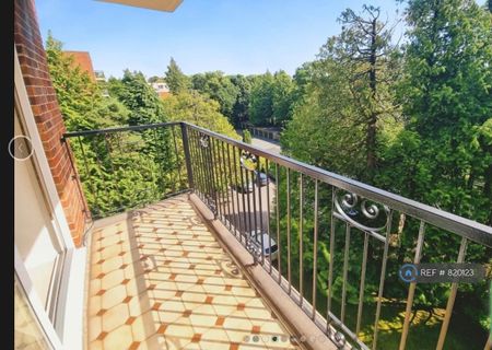 2 bedroom flat to rent - Photo 2