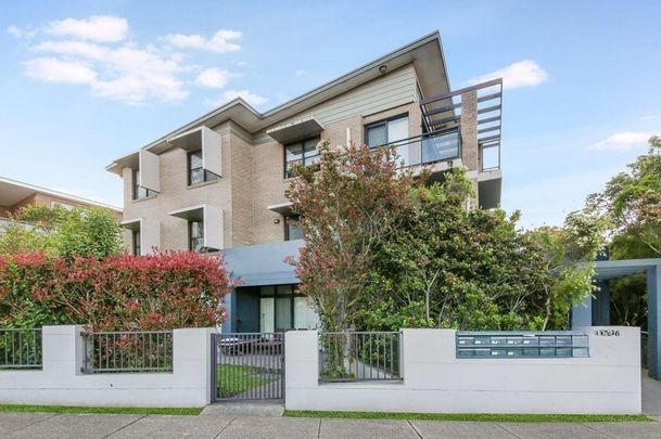 Two Bedroom Modern Apartment - Photo 1