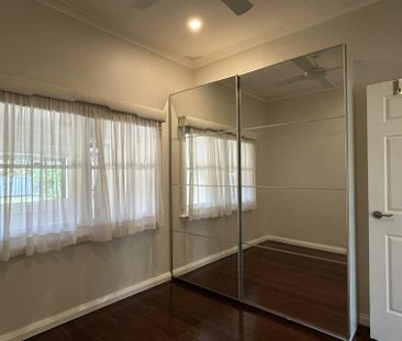 GOREGOUS HOME! - Photo 6