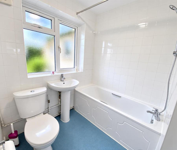 2 bedroom semi-detached bungalow to rent - Photo 2