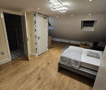 Room in a Shared House, Kinfauns Road, IG3 - Photo 1