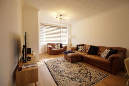 4 bedroom semi-detached house to rent - Photo 2