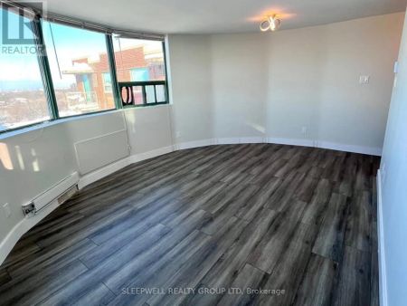 1101 - 1440 HERON ROAD - Photo 3