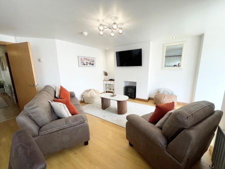 Apt 7, HOLIDAY LET, Peninsula Apartments, Causeway Street, Portrush, BT56 8AB - Photo 4