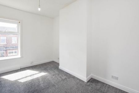 3 bed House - Terraced for Rent - Photo 3