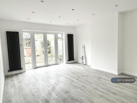 3 bedroom bungalow to rent - Photo 2