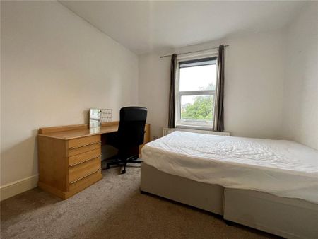 6 bedroom detached house to rent - Photo 3