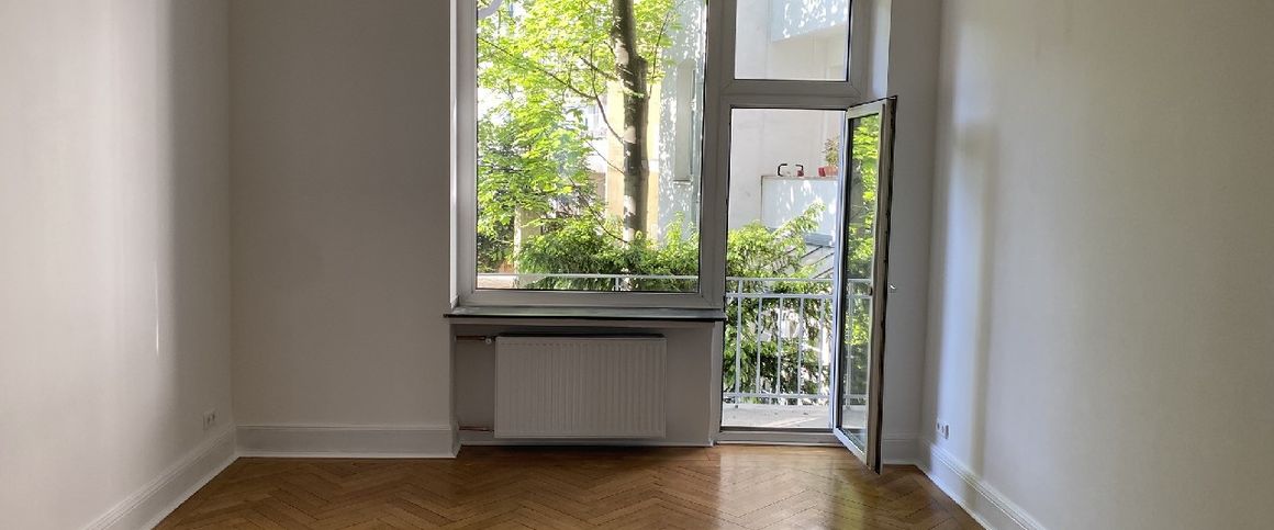 Ziehen Sie in die belle étage: Wunderschöne 3 bis 4 Zimmer Altbauwohnung mitten in Pempelfort - Photo 1