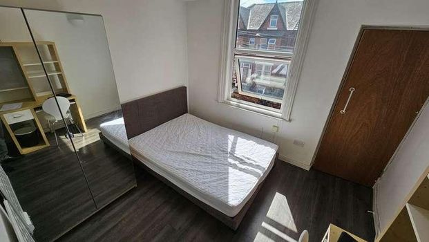 Brudenell Road, Hyde Park, Leeds, LS6 - Photo 1