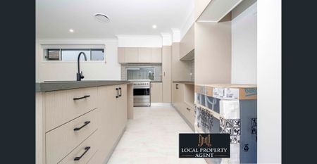 NEAR-NEW 4 BEDROOM DUPLEX MASTERPIECE – MOVE IN BEFORE CHRISTMAS! - Photo 3