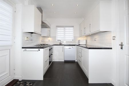 4 Bedroom House - Detached To Let - Photo 4