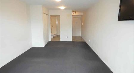 Spacious Studio in The Statesman – Unbeatable Location! - Photo 3