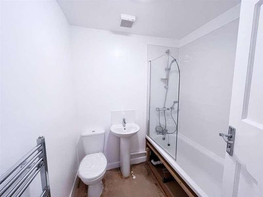 King Edward Avenue, Rainham, RM13 - Photo 1