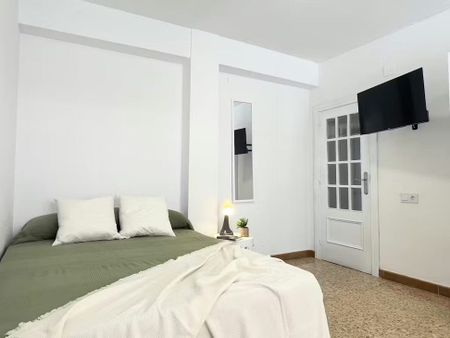 Carrer de Bernat i Baldoví, Burjassot, Valencian Community 46100 - Foto 4