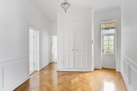 Flot herskabslejlighed med fire altaner - Photo 5