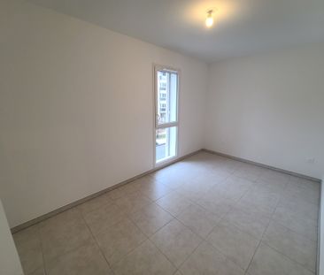 Location Appartement 3 pièces 67m² MARSEILLE 9ème - Photo 3