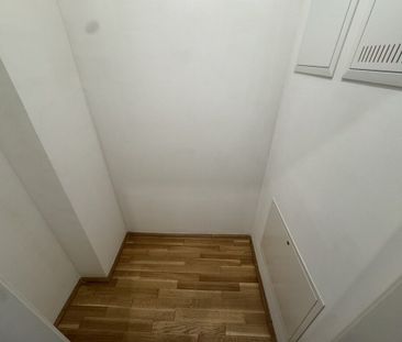 Ab sofort: Moderne 2-Zimmer-Wohnung mit Terrasse und Garten nahe U1 - Photo 2
