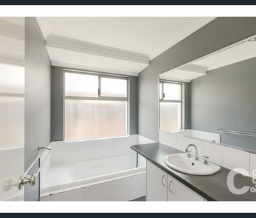 Large Family Home with Ducted AC & Solar Panels! - Photo 1