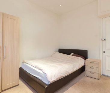 Charing Cross Road, Covent Garden, WC2H - Photo 2