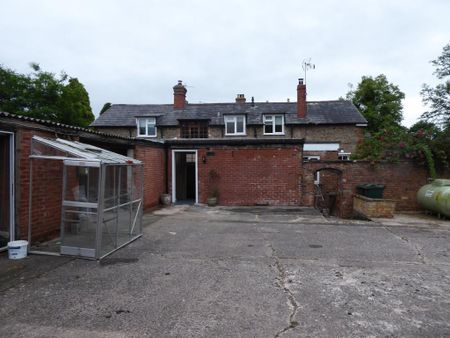 2 bedroom maisonette to rent - Photo 5