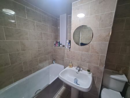 2 Bed - 6 Hill Top Street, Hyde Park, Leeds - LS6 1NW - Student - Photo 5