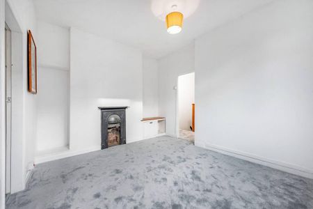 2 bedroom maisonette to rent - Photo 2