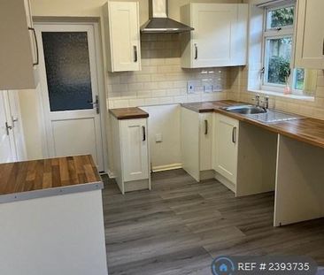 3 bedroom semi-detached house to rent - Photo 2