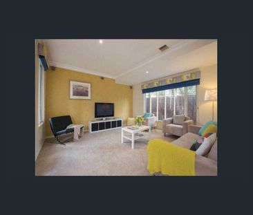 Modern 3-Bed, 2.5-Bath Townhouse with Dual Living Spaces, Double Ga... - Photo 2