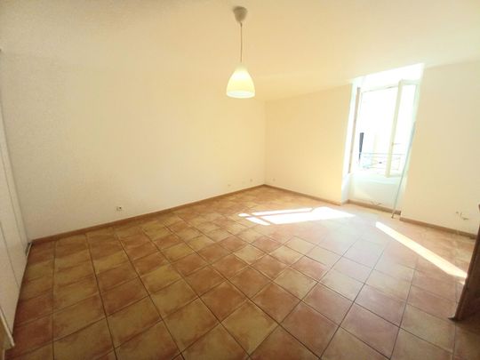 SAINT CHAMAS CENTRE VILLE APPARTEMENT T1, - Photo 1