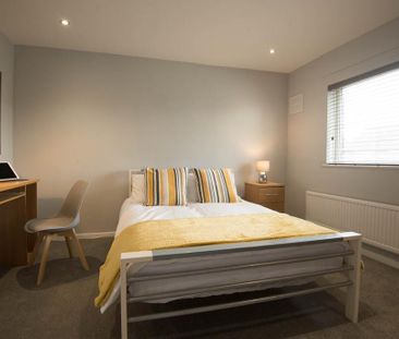 4 bedroom semi-detached house to rent - Photo 6