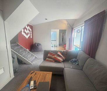 Charming 3BR Eden Terrace Home - Photo 2