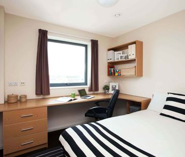 Extra Large Standard Double Ensuite - Photo 6