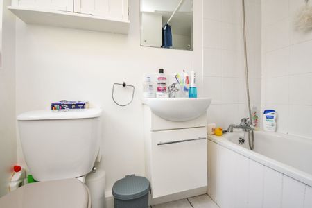 2 bedroom house to rent Yew Tree Road, Beckenham, BR3 - Photo 5