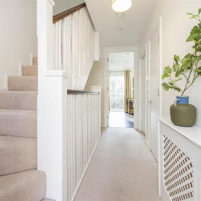 4 bedroom end of terrace house to rent - Photo 1