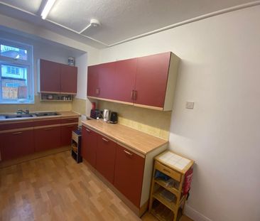 Room in a Shared Flat, Ellesmere Road, NW10 - Photo 5