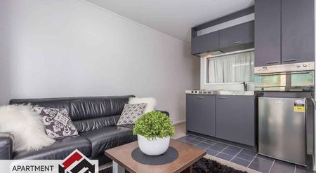 City Sanctuary 2-Bedroom Fully Furnished Apartment - Photo 4