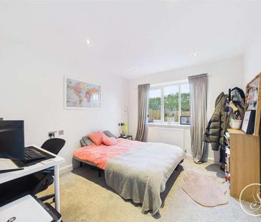 Crescent Gardens, Leeds, LS17 - Photo 4